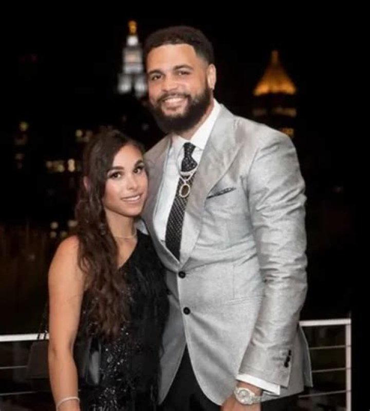 Mike Evans Biography, Age, Height, Wife, Net Worth, Family